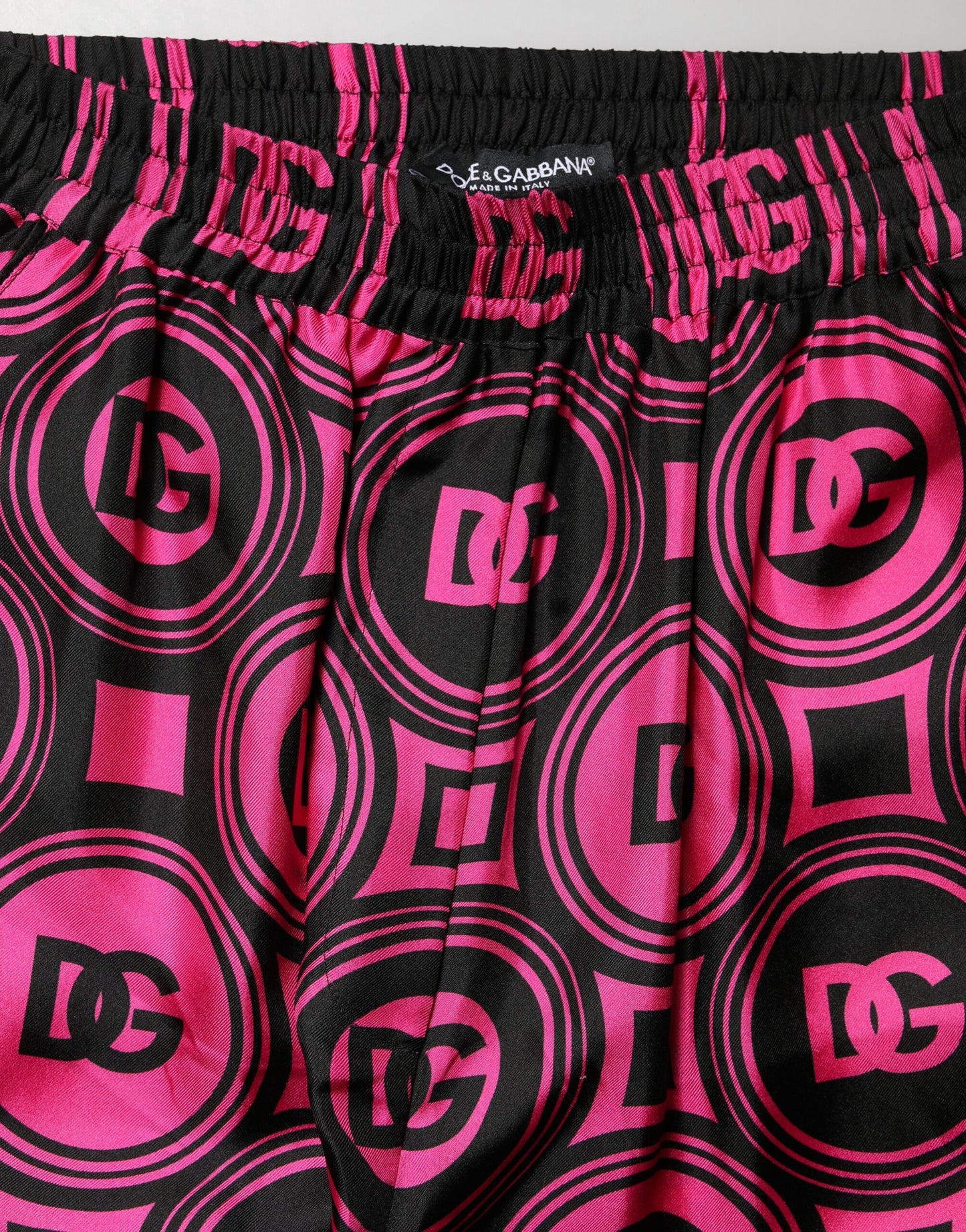 Dolce & Gabbana Shorts in seta nera e fucsia con logo e vita elastica