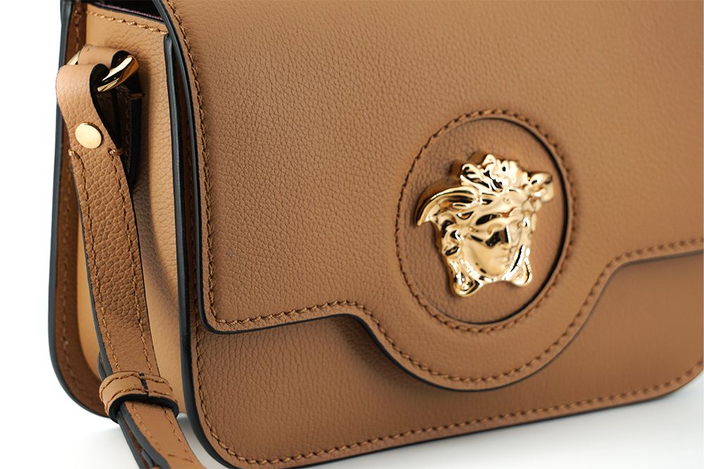 Versace ruha, táska, cipő és kiegészítő