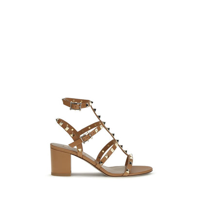 Sandali Valentino Garavani Bos Taurus in pelle di vitello beige con cinturino