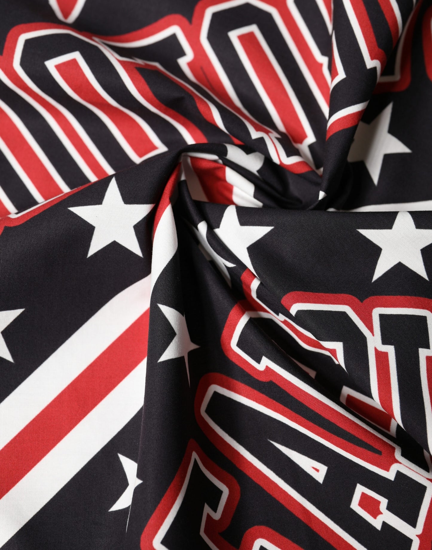 Dolce &amp; Gabbana Foulard quadrato in cotone con panda nero e rosso, 50,5 cm x 50 cm